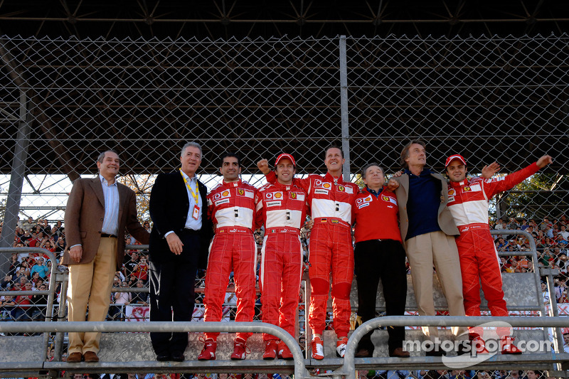 Piero Ferrari, Marc Gene, Luca Badoer, Michael Schumacher, Jean Todt, Luca di Montezemolo ve Felipe Massa
