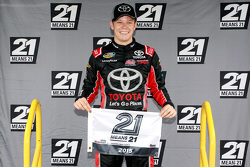 Ganador de la pole Erik Jones, Kyle Busch Motorsports Toyota