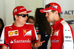 Kimi Raikkonen, Ferrari con Sebastian Vettel, Ferrari en el desfile de pilotos
