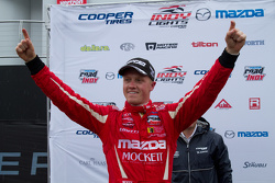 Podio: ganador de la carrera Spencer Pigot