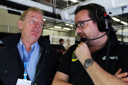 Jonathan Palmer, met Julien Simon-Chautemps, Lotus F1 Team Race Engineer