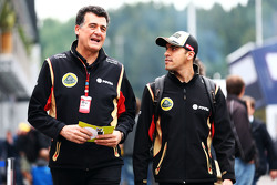 Federico Gastaldi, Lotus F1 Team afgevaardigd teambaas met Pastor Maldonado, Lotus F1 Team