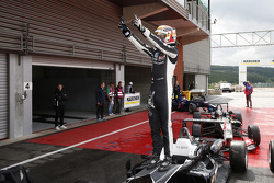 Ganador de la Carrera Charles Leclerc, Van Amersfoort Racing Dallara F312 Volkswagen