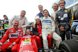 Desfile de leyendas: Christian Danner; Riccardo Patrese; Gerhard Berger; Niki Lauda; Jean Alesi; Nelson Piquet; Pierluigi Martini; Alain Prost. 20.06.2015. Formula 1, Rd 8, Austria Grand Prix, Spielberg, Austria, calificación. - www.xpbimages.com, EMail: requests@xpbimages.com - © Copyright: GEPA / XPB Images
