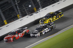 Kurt Busch, Stewart-Haas Racing Chevrolet, Brian Scott, Richard Childress Racing Chevrolet y Brad Keselowski, Team Penske Ford