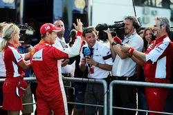 Il vincitore Sebastian Vettel, Ferrari festeggia con Maurizio Arrivabene, Ferrari Team Principal