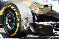 Pneumatico Pirelli rotto sulla Mercedes AMG F1 W06 di Nico Rosberg, Mercedes AMG F1 nella seconda se