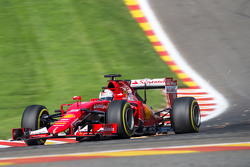 Sebastian Vettel, Ferrari SF15-T fa scintille