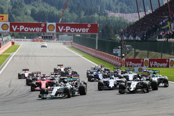 Lewis Hamilton, Mercedes AMG F1 W06 al comando alla partenza