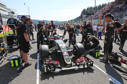 Romain Grosjean, Lotus F1 E23 sulla griglia di partenza