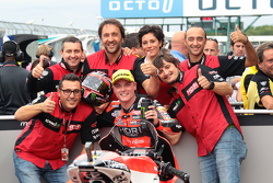 Il poleman Sam Lowes, Speed Up Racing con la sua squadra nel Parco chiuso