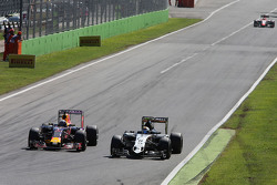 Daniel Ricciardo, Red Bull Racing RB11 y Sergio Perez, Sahara Force India F1 VJM08