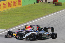 Daniel Ricciardo, Red Bull Racing RB11 y Sergio Perez, Sahara Force India F1 VJM08
