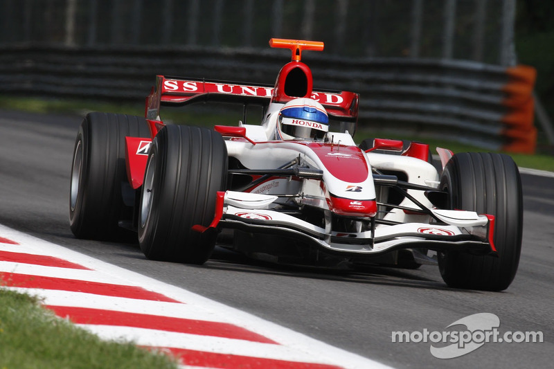 Anthony Davidson in actie voor Super Aguri tijdens een testdag op Monza.