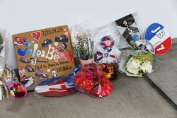 Homenajes a Jules Bianchi se coloca al lado de la fosa garaje Manor Marussia F1 Team