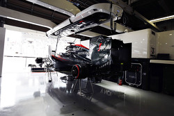 The McLaren Honda MP4-30 of Fernando Alonso, McLaren in the garage