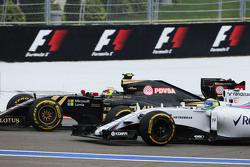 Pastor Maldonado, Lotus F1 E23, und Felipe Massa, Williams FW37, beim Rennstart