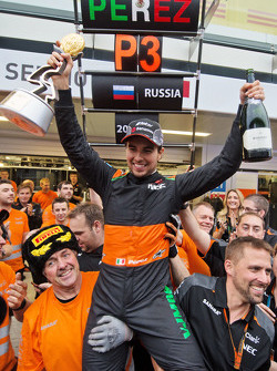 El equipo de Sahara Force India celebra el tercer puesto para Sergio Pérez