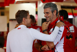 Sebastian Vettel, Ferrari met Maurizio Arrivabene, Ferrari teambaas