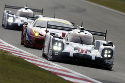 #17 Porsche Team Porsche 919 Hybrid: Timo Bernhard, Mark Webber, Brendon Hartley