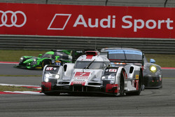 #7 奥迪乔斯特车队 奥迪R18 e-tron quattro:马塞尔·法斯勒、安德烈·洛特勒、本诺伊特·特鲁耶