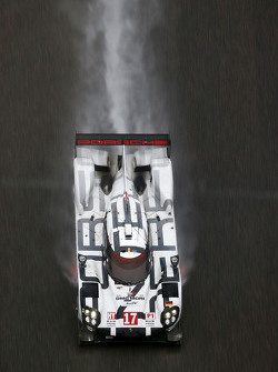 #17 Porsche Team Porsche 919 Hybrid: Timo Bernhard, Mark Webber, Brendon Hartley