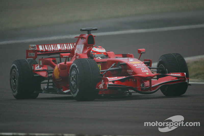 Kimi Raikkonen prova la nuova Ferrari F2008