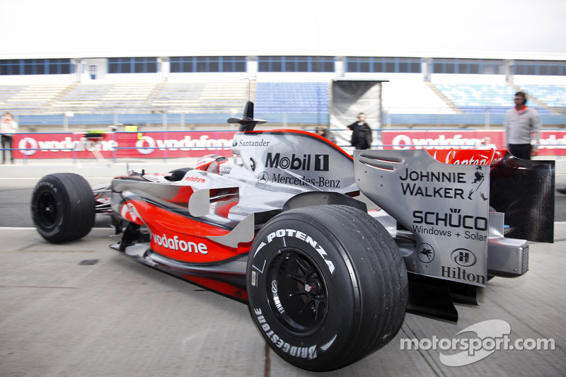 Heikki Kovalainen test ediyoryeni McLaren Mercedes MP4-23