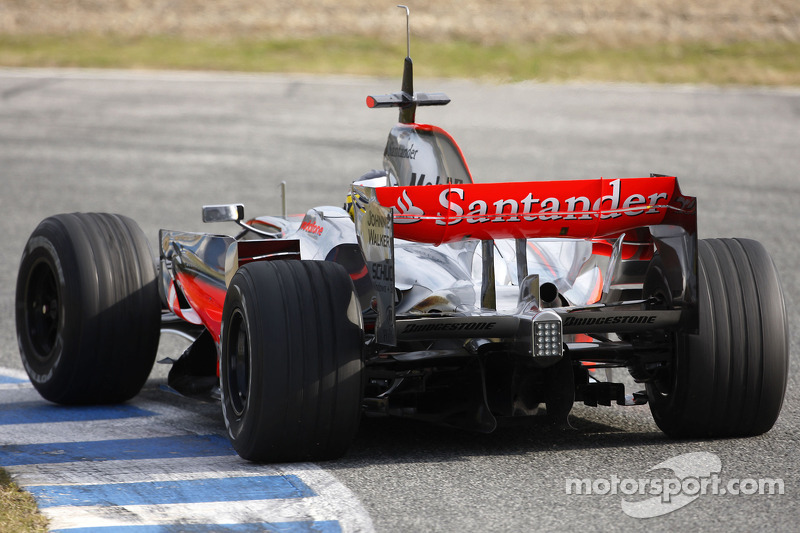 Pedro de la Rosa test ediyoryeni McLaren Mercedes MP4-23