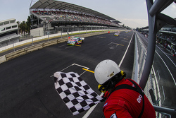 Rubén García Jr. Canel's Racing se lleva la bandera a cuadros