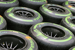 Nasse Pirelli-Reifen