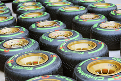 Nasse Pirelli-Reifen