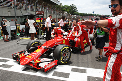 Sebastian Vettel, Ferrari SF15-T sulla griglia