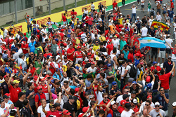 Fans op het podium