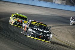 Martin Truex Jr., Furniture Row Aracing Chevrolet; Kyle Busch, Joe Gibbs Racing Toyota