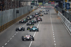 partenza: Felix Rosenqvist, Prema Powerteam Dallara Mercedes-Benz va al comando