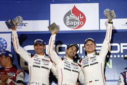 Podium: winnaars Romain Dumas, Neel Jani, Marc Lieb, Porsche Team