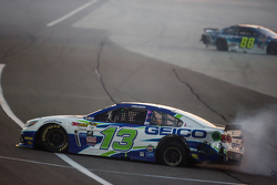 Casey Mears, Germain Racing Chevrolet, mit Unfall