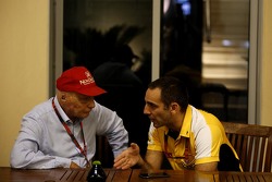 Niki Lauda, Mercedes voorzitter met Cyril Abiteboul, Renault Sport F1 Managing Director