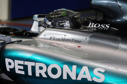 1. Nico Rosberg, Mercedes AMG F1 W06, im Parc Fermé
