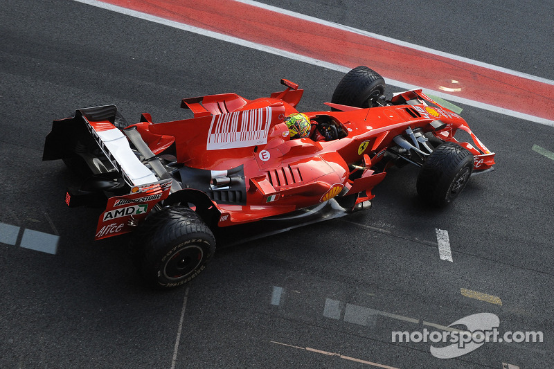 Valentino Rossi prueba el Ferrari F2008.