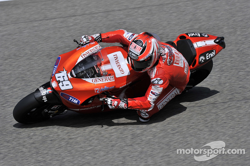 2010: Mit der Ducati Desmosedici GP10 läuft es besser