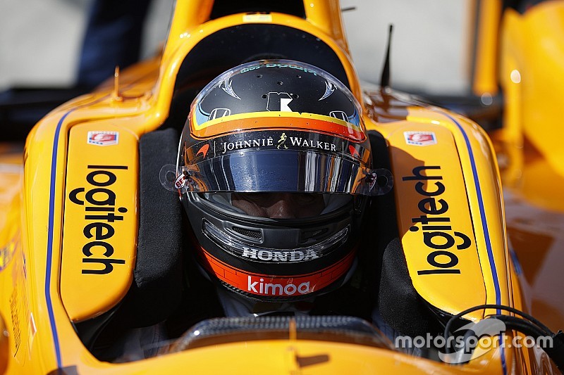 Alonso laisse les fans choisir son casque pour l'Indy 500