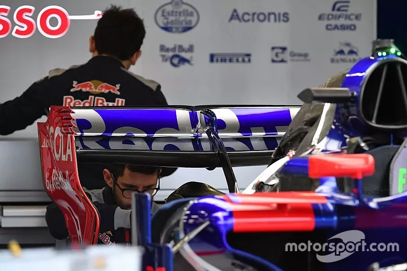 Scuderia Toro Rosso STR12 rear wing