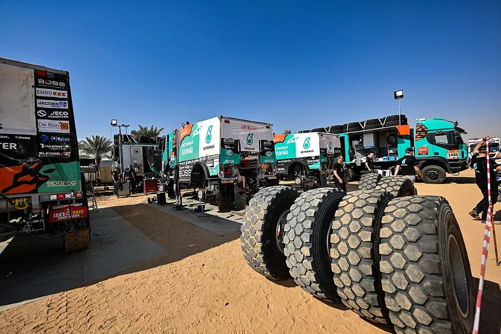 #504 Petronas Team De Rooy Iveco: Janus Van Kasteren, Marcel Snijders, Darek Rodewald