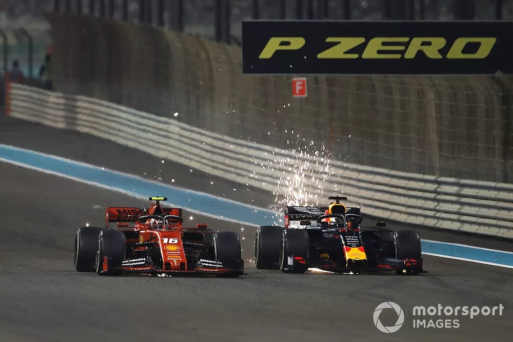 Max Verstappen, Red Bull Racing RB15, en lutte avec Charles Leclerc, Ferrari SF90