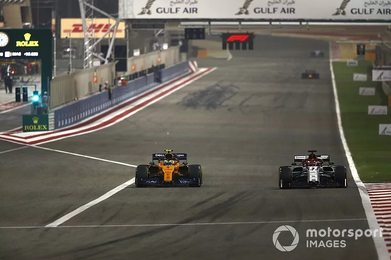Kimi Raikkonen, Alfa Romeo Racing C38, &agrave; la lutte avec Lando Norris, McLaren MCL34