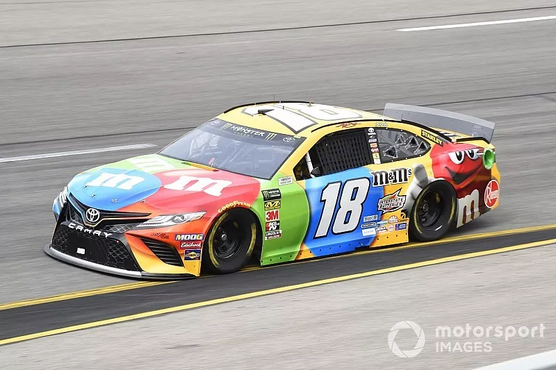 Kyle Busch, Joe Gibbs Racing, Toyota Camry M&M's
