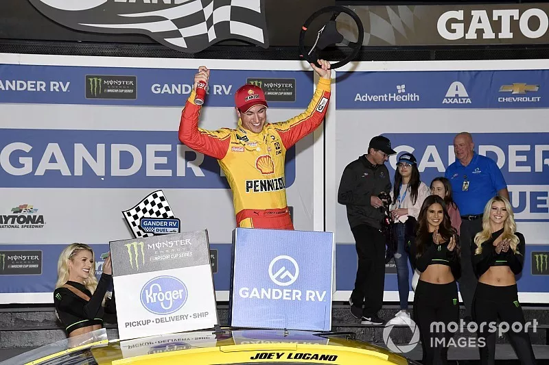 Winner Joey Logano, Team Penske, Ford Mustang Shell Pennzoil