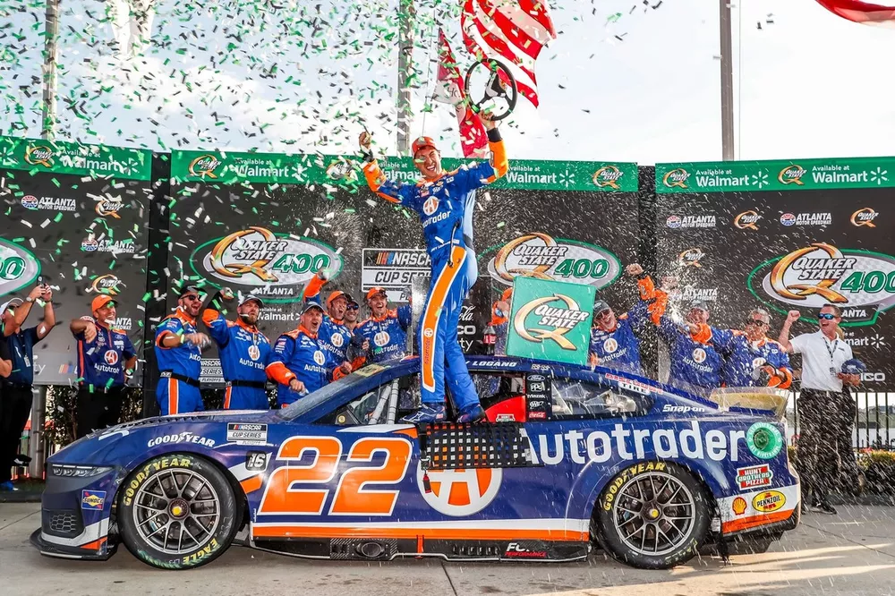 Race winner Joey Logano, Team Penske, Autotrader Ford Mustang in victory lane